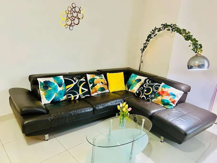 Seaside Spinola Apt In St Julians, Queen Beds Saint Julian's Apartment