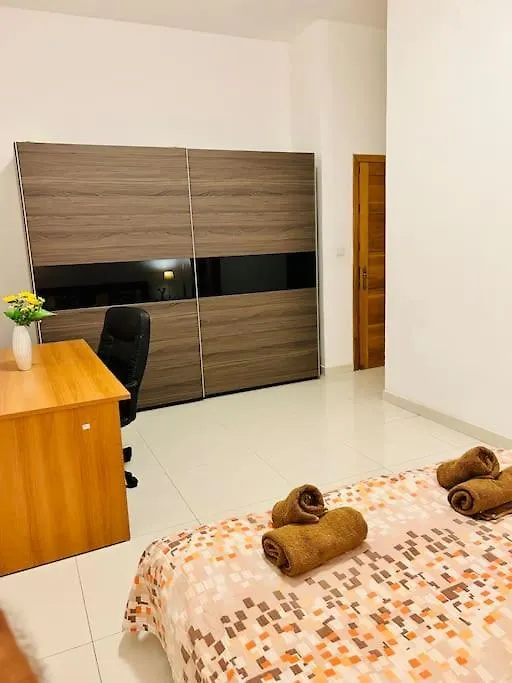 Seaside Spinola Apt In St Julians, Queen Beds سانت جوليان مالطا