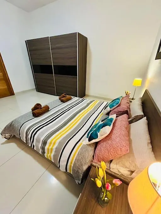 Seaside Spinola Apt In St Julians, Queen Beds Saint Julian's
