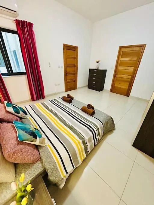 Seaside Spinola Apt In St Julians, Queen Beds Saint Julian's