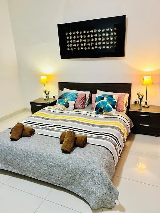 Apartment Seaside Spinola Apt In St Julians, Queen Beds Saint Julian's