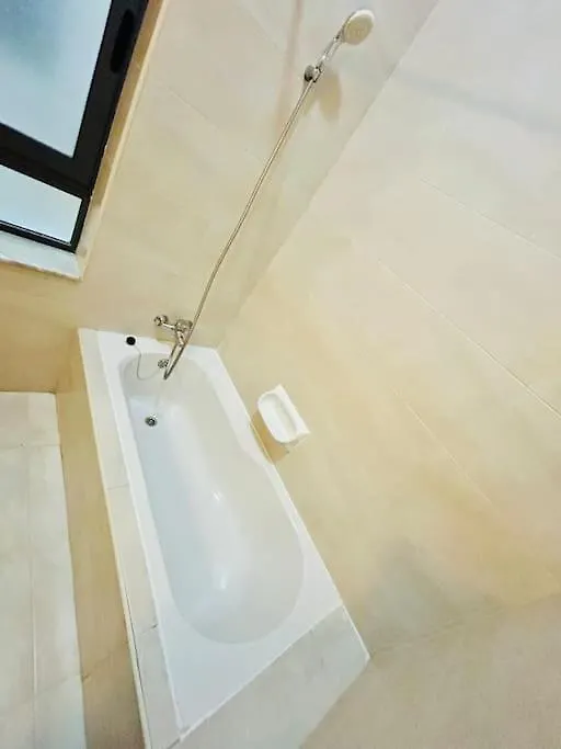 Seaside Spinola Apt In St Julians, Queen Beds Saint Julian's Apartment