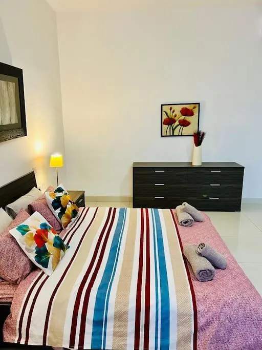 Seaside Spinola Apt In St Julians, Queen Beds Saint Julian's 0*,
