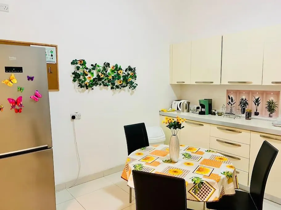 Seaside Spinola Apt In St Julians, Queen Beds سانت جوليان مالطا