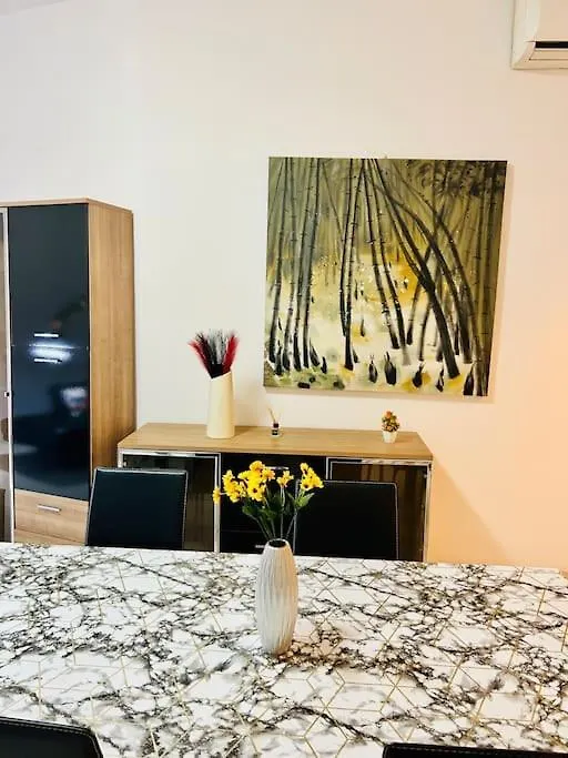 Seaside Spinola Apt In St Julians, Queen Beds Saint Julian's