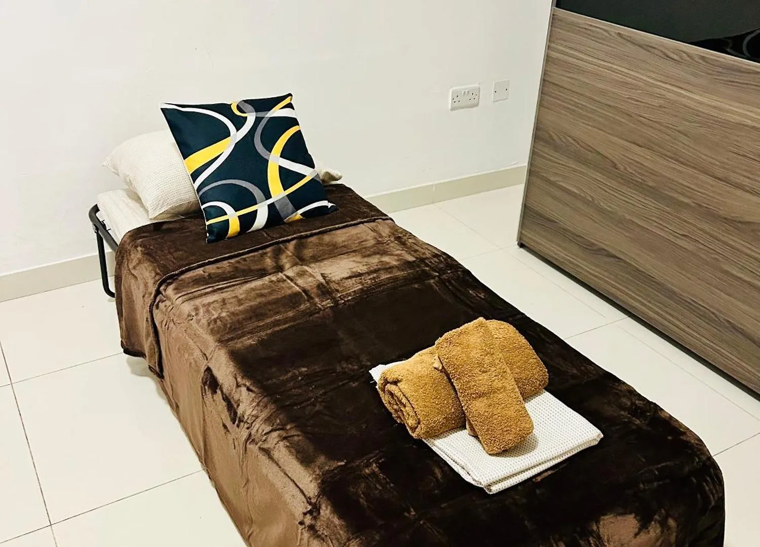 Seaside Spinola Apt In St Julians, Queen Beds Saint Julian's 0*,  Malta