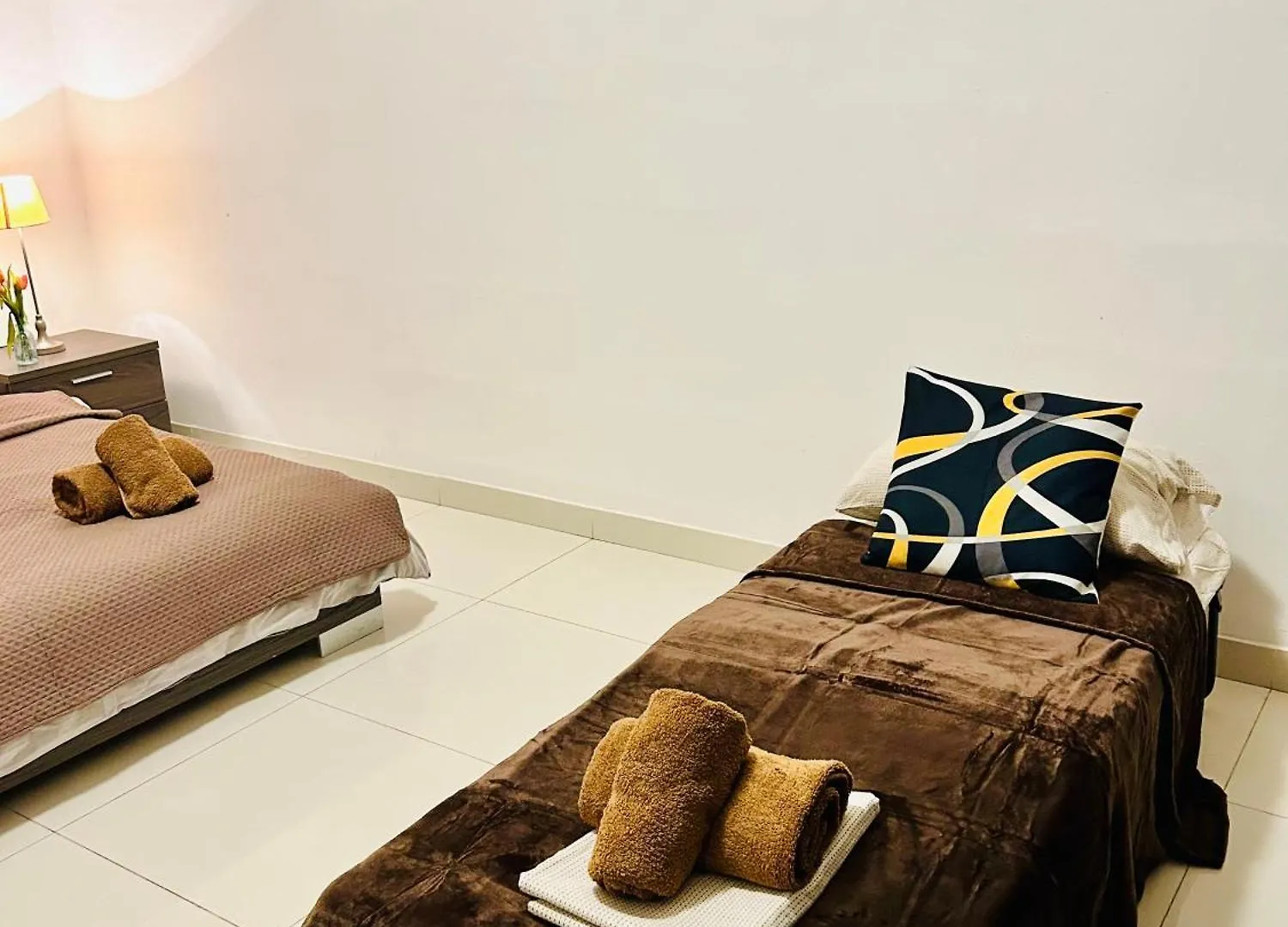 Seaside Spinola Apt In St Julians, Queen Beds Saint Julian's Apartment
